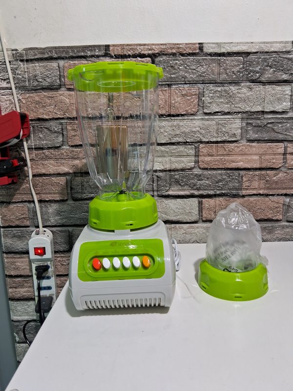 LICUADORA DE PLASTICO CON PICATODO