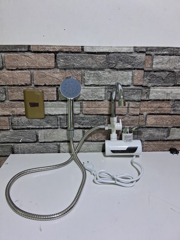 GRIFO DE LAVAPLATOS CUELLO FLEXIBLE ENTRADA DE AGUA POR ATRAS