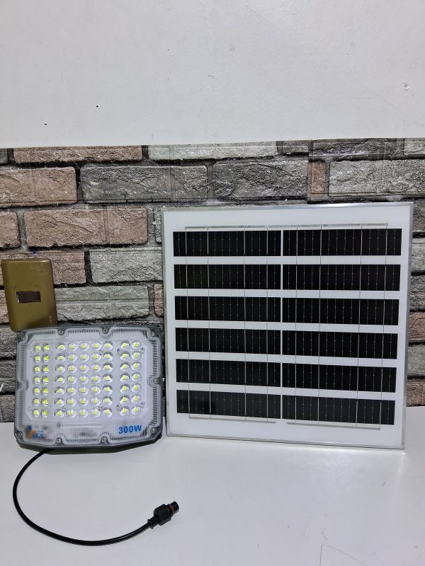 FOCO CON PANEL SOLAR CUADRADO 200W
