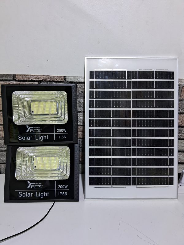 FOCO CON PANEL SOLAR DOBLE 200W+200W