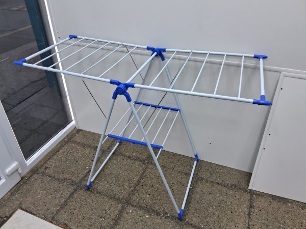 TENDEDERO DE ROPA PEGABLE HORIZONTAL ARMABLE