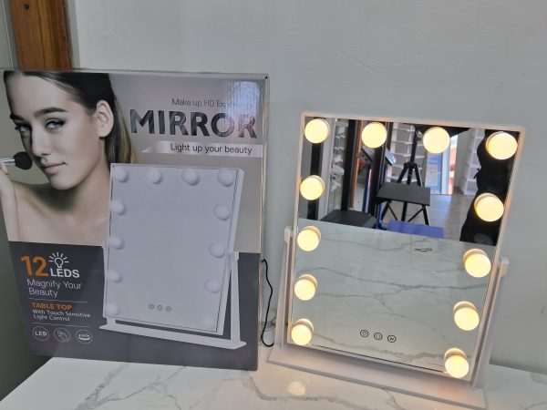 ESPEJO PARA MAQUILLAJE CON LUZ LED